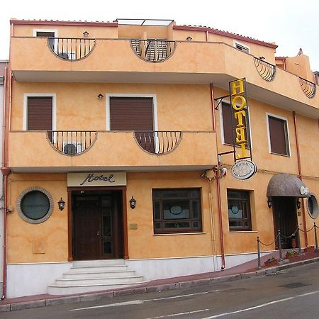 Hotel Mistral Portoscuso Exterior foto
