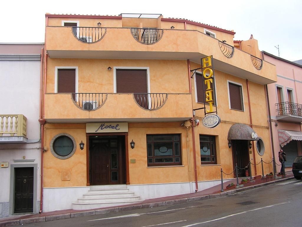 Hotel Mistral Portoscuso Exterior foto